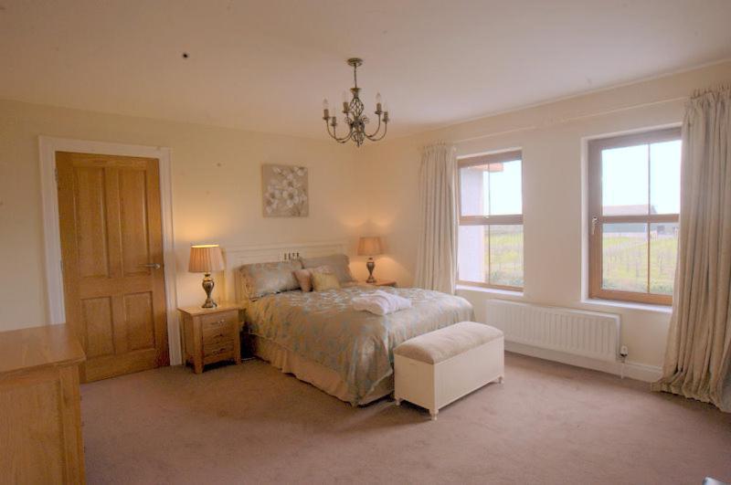 Knockalla Luxury Property With Hot Tub Suitable For Families Portadown Eksteriør billede